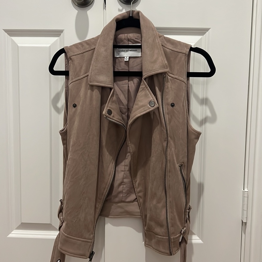 Cupcakes and Cashmere suade vest - Picture 3 of 6